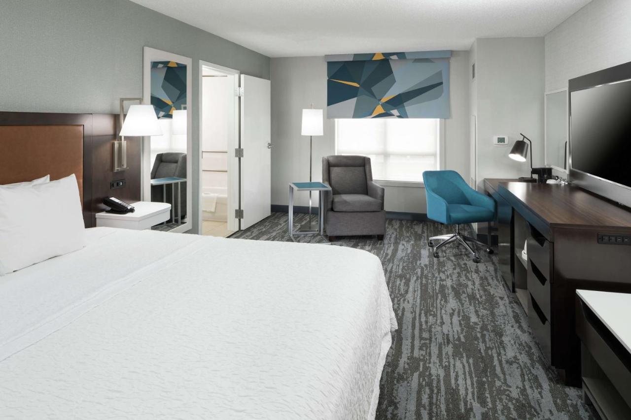 King Room Mobility/Hearing Accessible with Bathtub at Hampton Inn & Suites Memphis-Beale Street