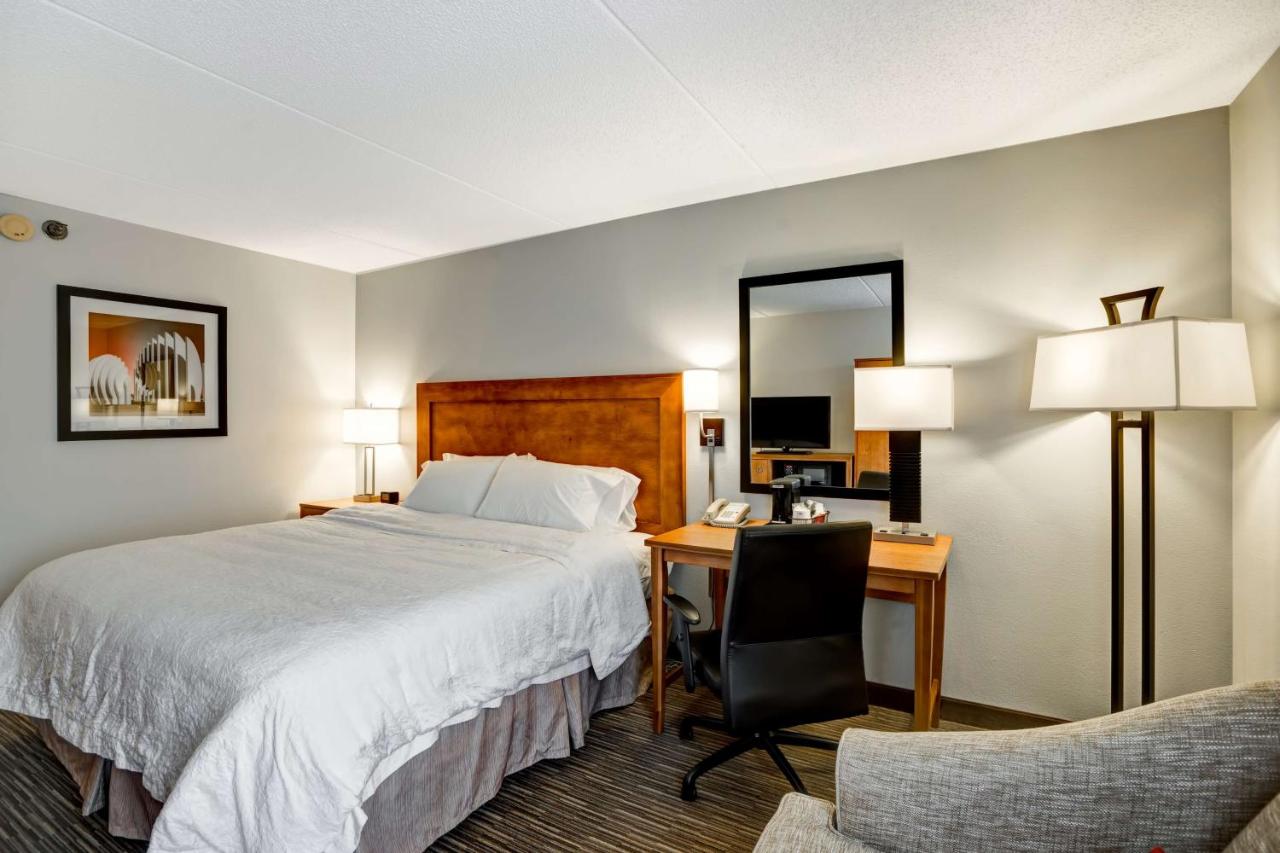 King Room - Non-Smoking at Hampton Inn Norfolk-Naval Base