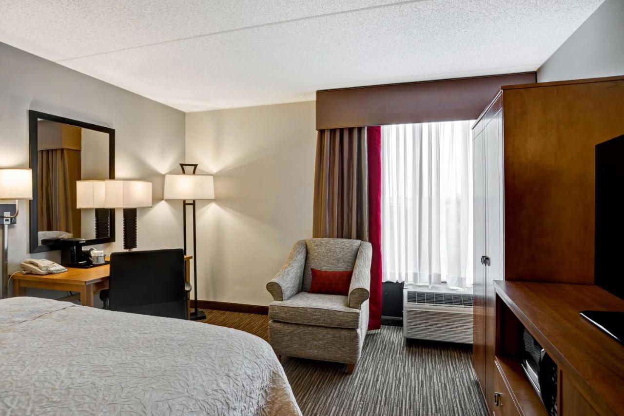 King Room - Non-Smoking at Hampton Inn Norfolk-Naval Base