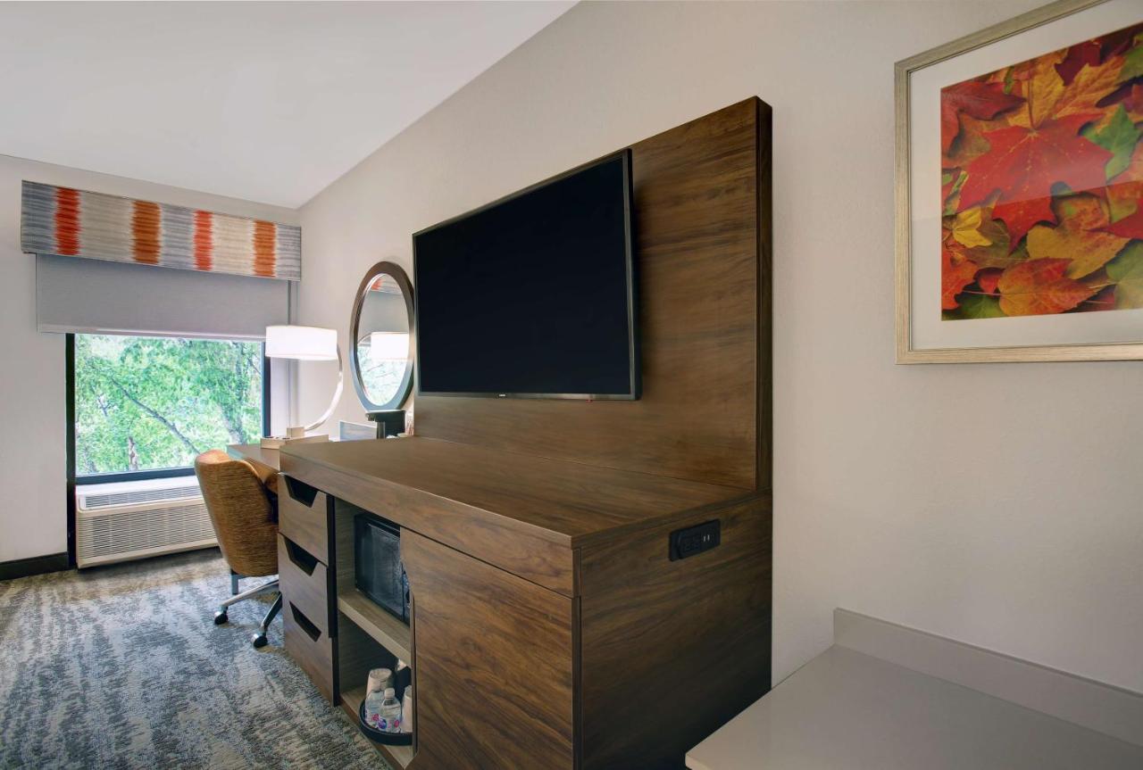 King Room - Non-Smoking at Hampton Inn Salisbury