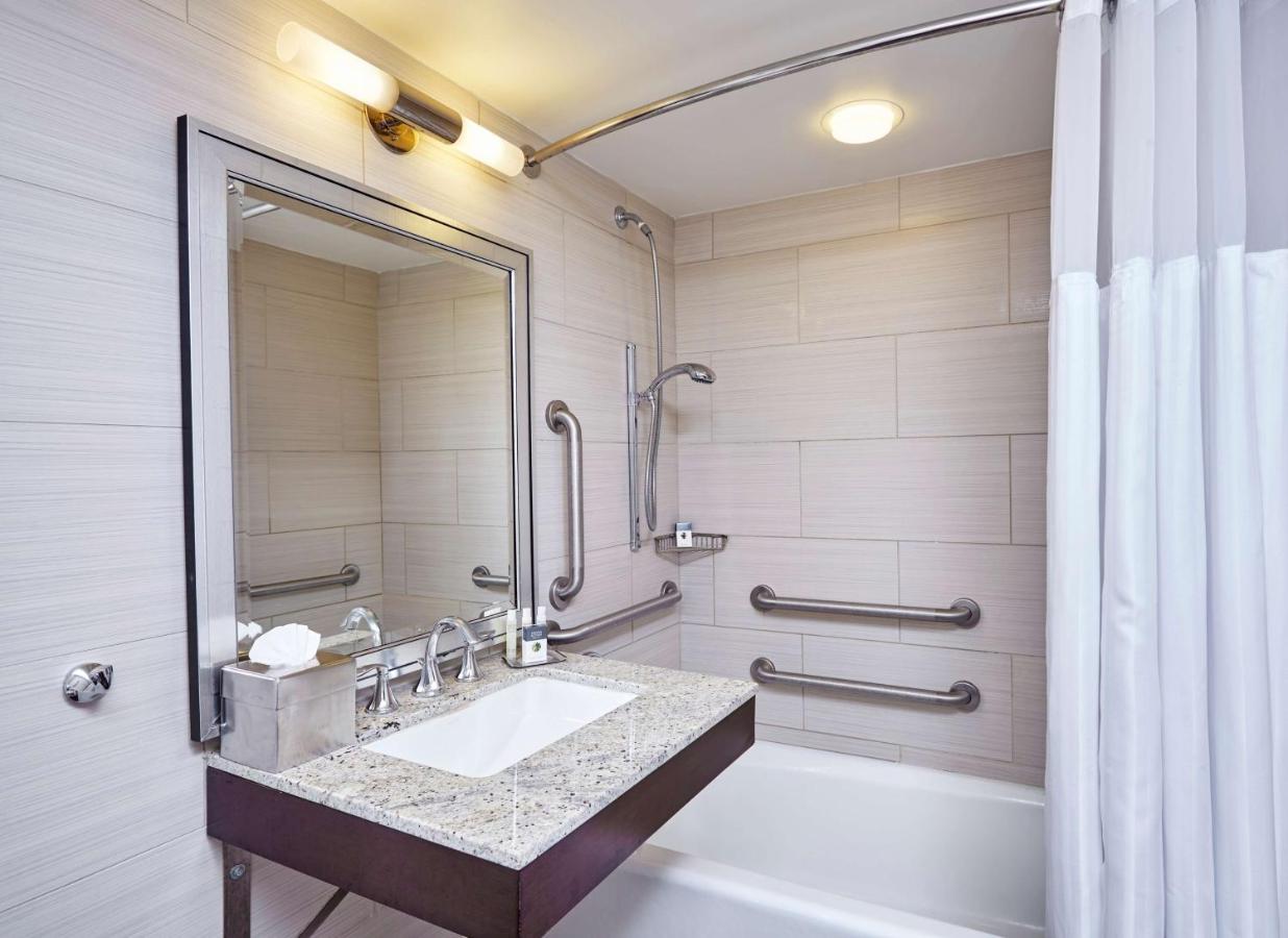 King Room with BathTub - Disability Access at DoubleTree by Hilton Washington DC - Crystal City
