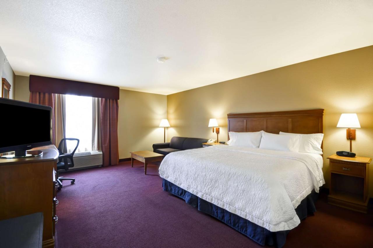 King Room with Sofa Bed at Hampton Inn Bozeman