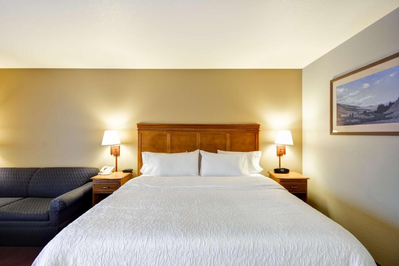 King Room with Sofa Bed at Hampton Inn Bozeman