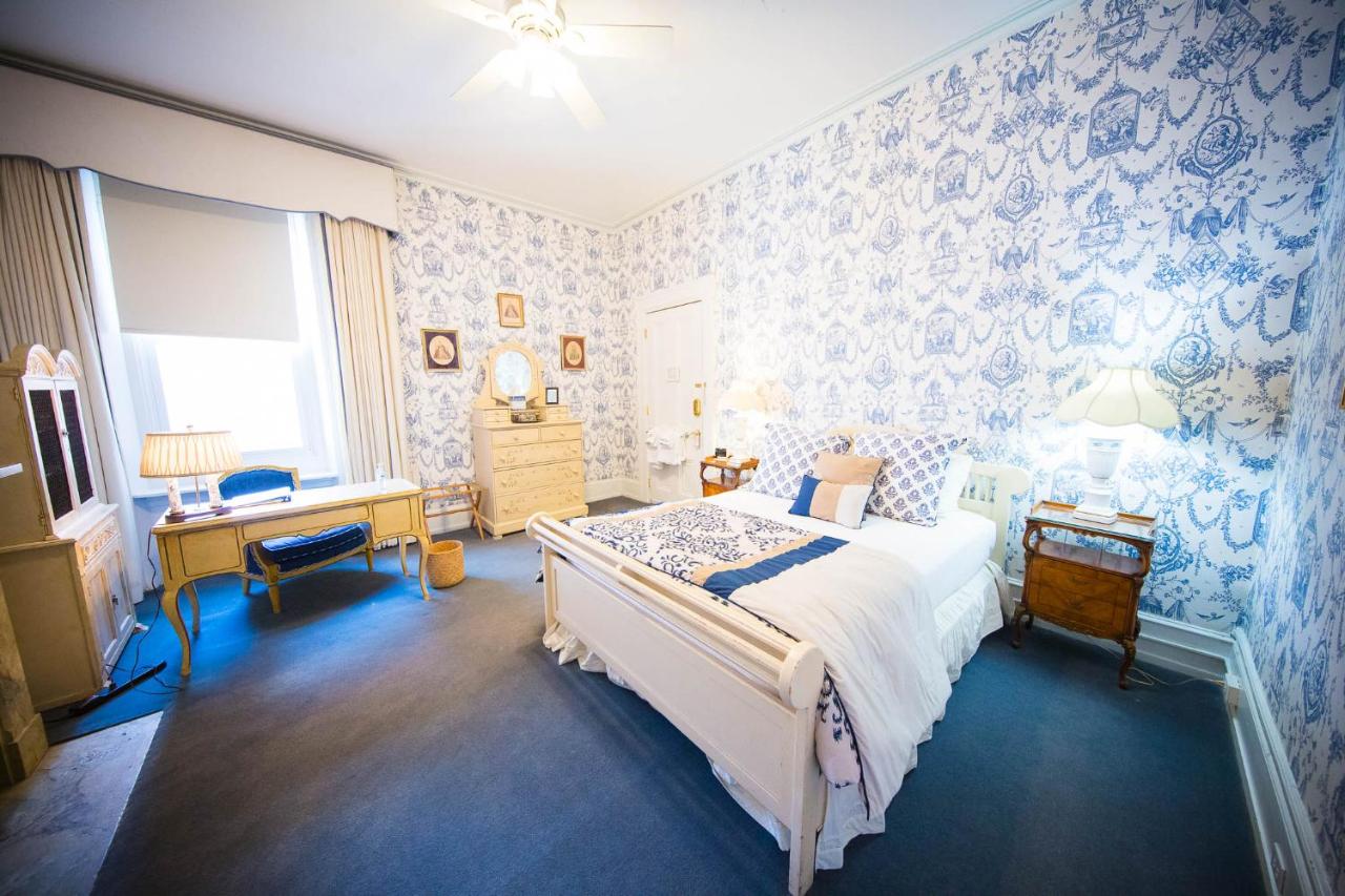 | La Reserve Bed and Breakfast