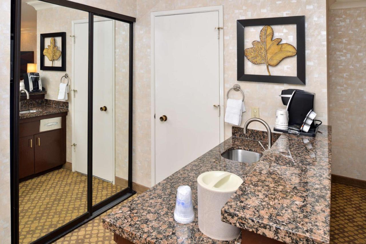 Queen Room with Two Queen Beds at Best Western Corte Madera Inn