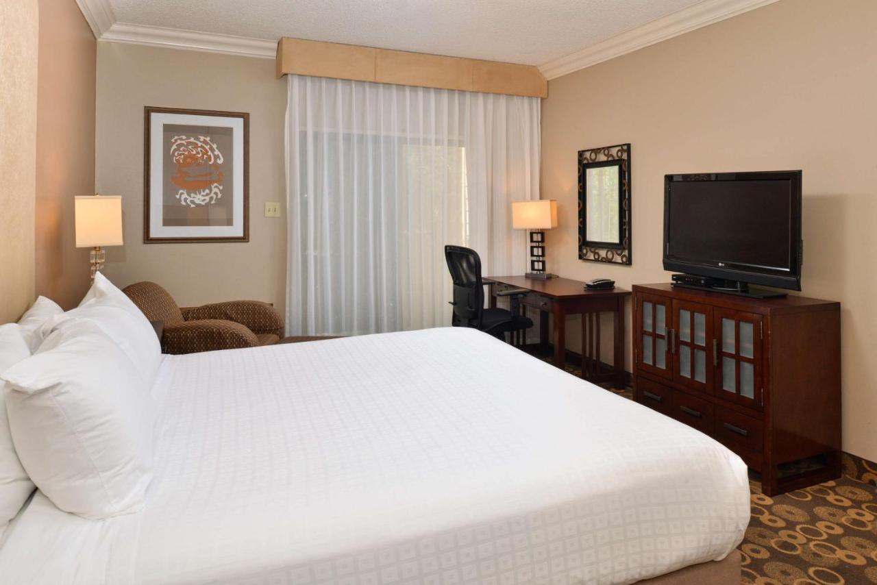 King Room with Fireplace at Best Western Corte Madera Inn