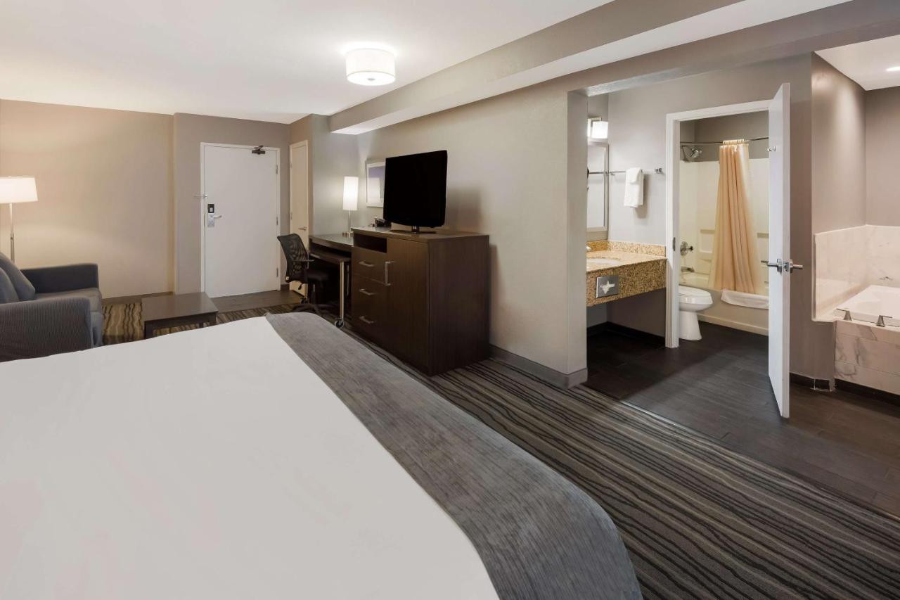 King Suite with Spa Bath - Non Smoking at Best Western Riverside Inn