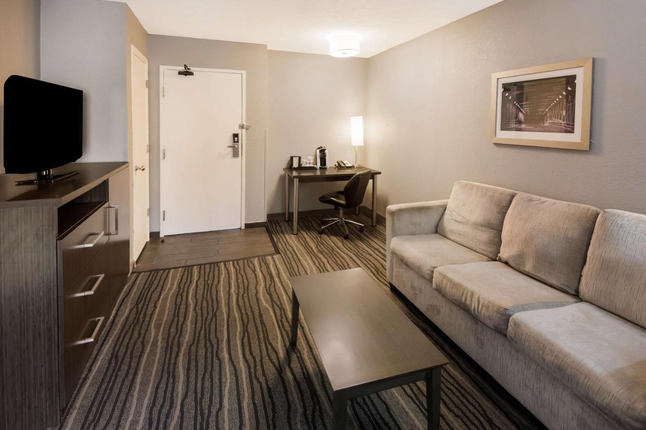 King Suite - Non Smoking at Best Western Riverside Inn