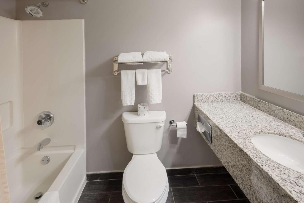 King Suite - Non Smoking at Best Western Riverside Inn