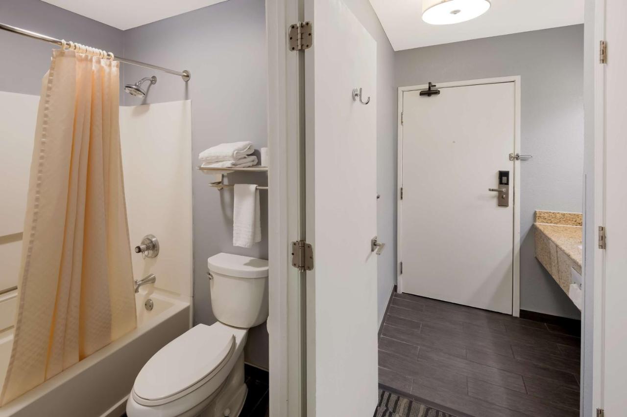 King Room - Non-Smoking at Best Western Riverside Inn
