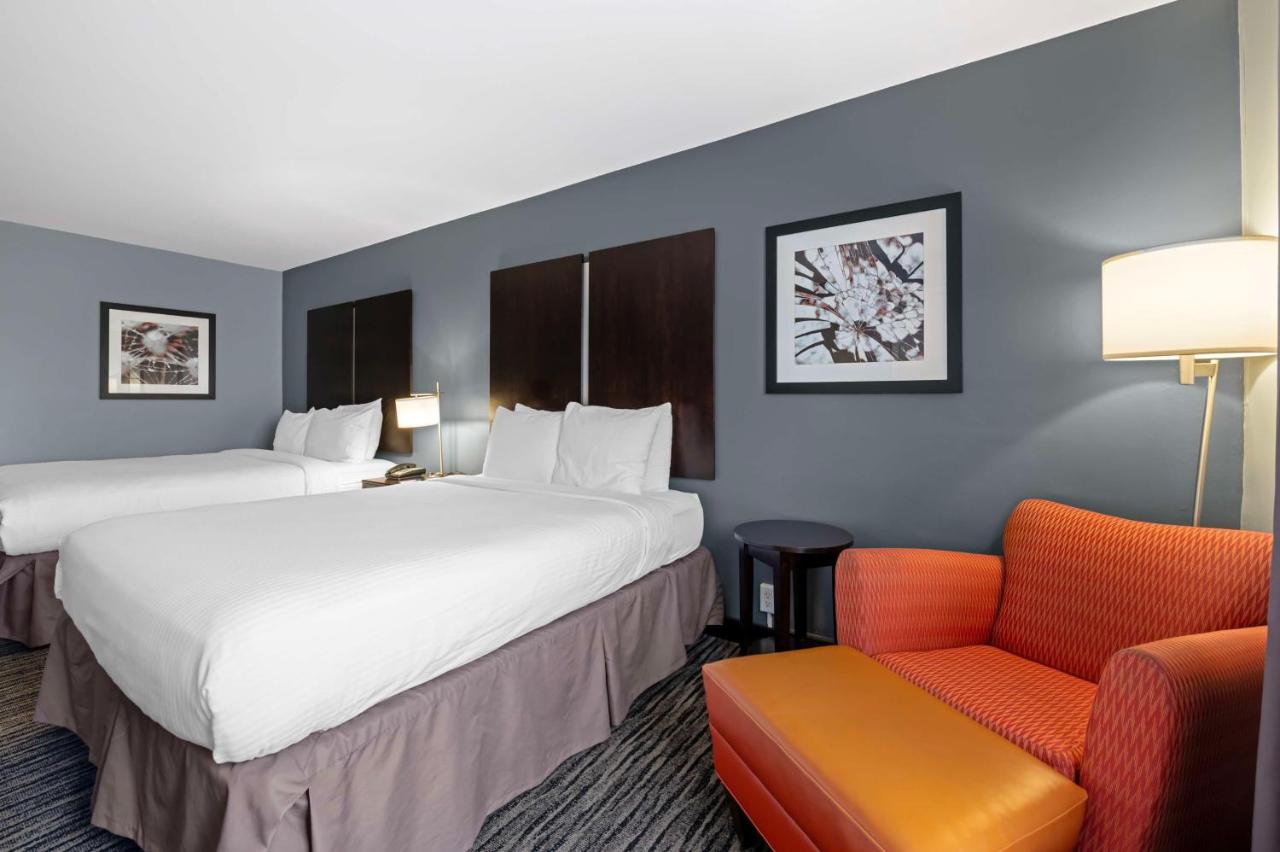 Queen Room with Two Queen Beds at Best Western University Inn At Valparaiso