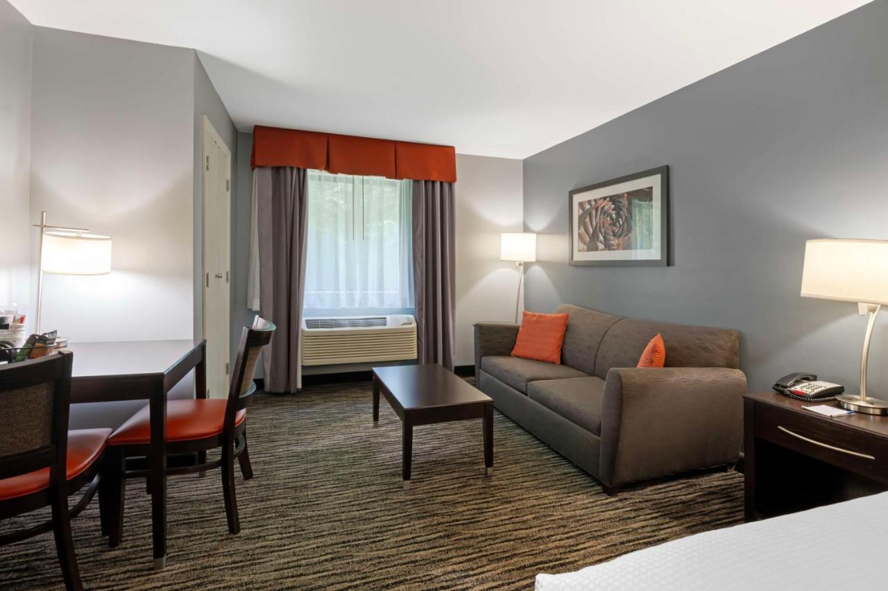 King Room - Exterior Access at Best Western University Inn At Valparaiso