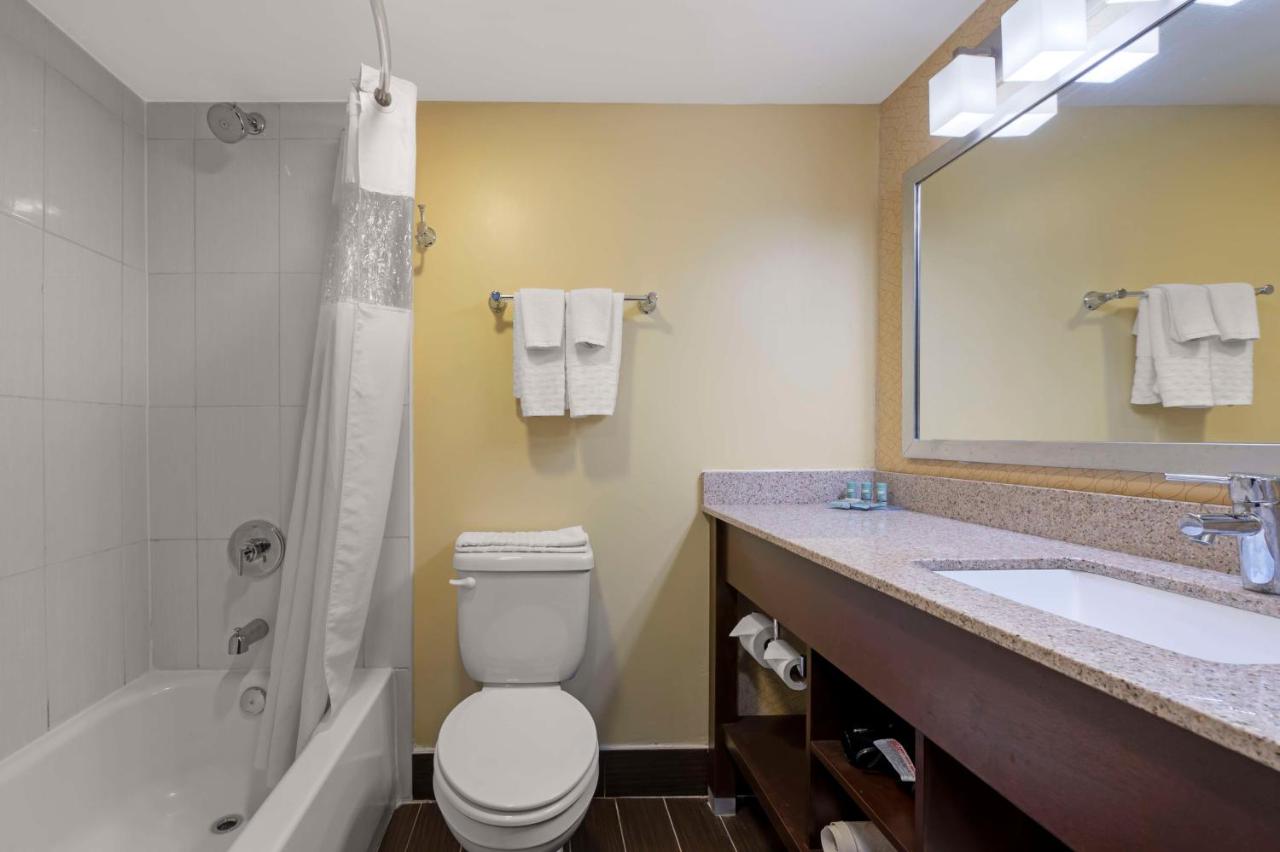 Queen Room with Two Queen Beds at Best Western University Inn At Valparaiso