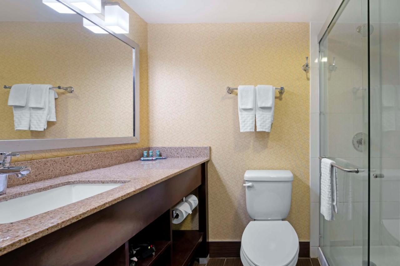 King Room - Exterior Access at Best Western University Inn At Valparaiso