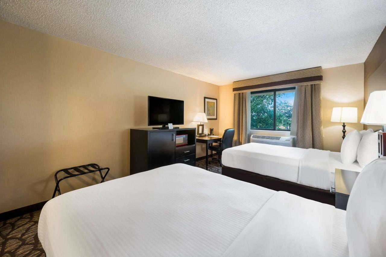 Double Room with Two Double Beds at Best Western Detroit Livonia