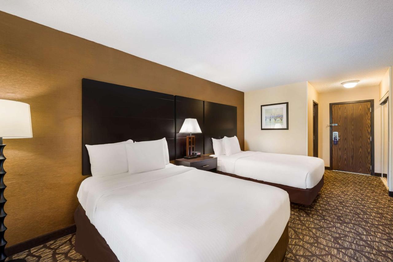 Double Room with Two Double Beds at Best Western Detroit Livonia