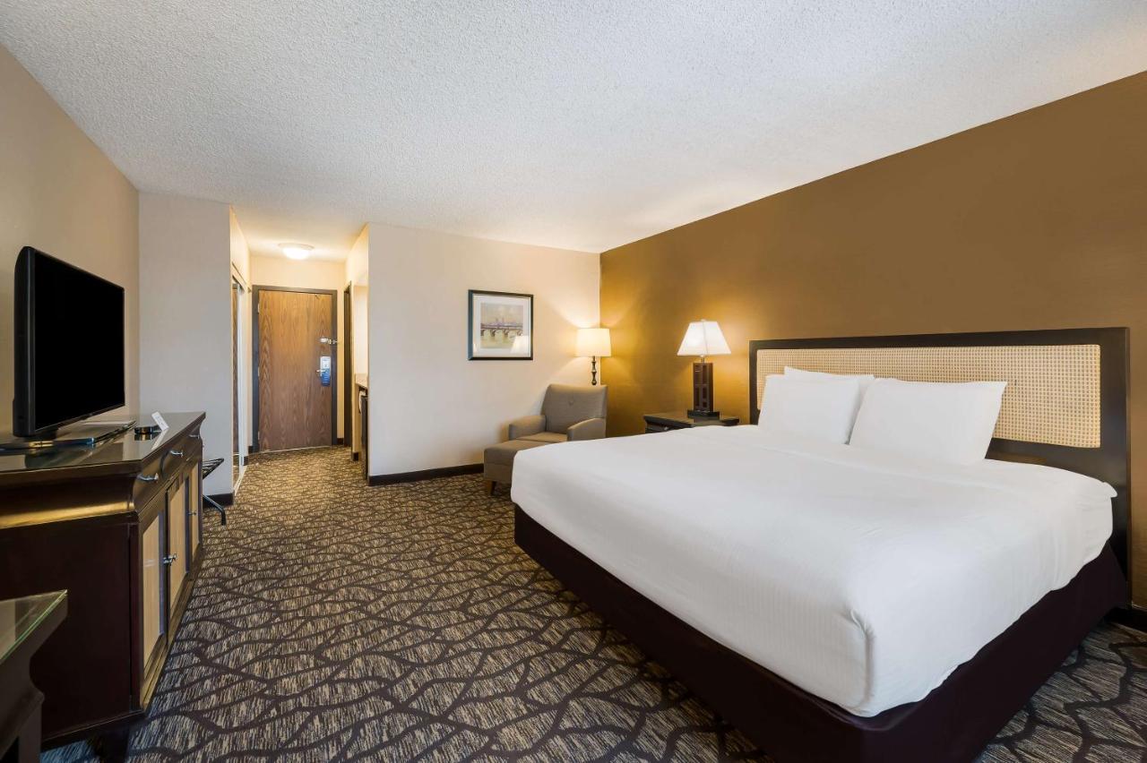 King Bed - Non-Smoking at Best Western Detroit Livonia