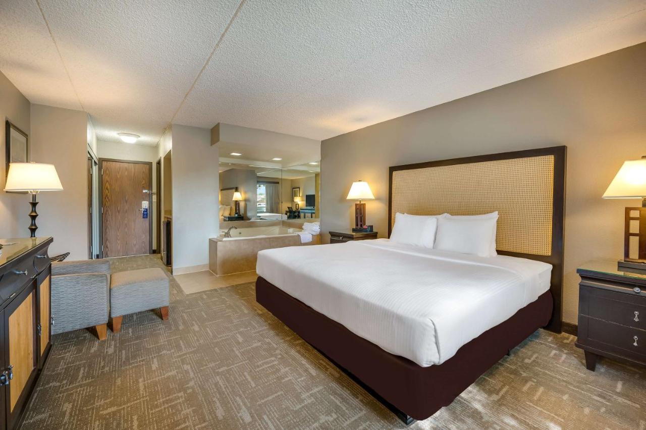 King Suite with Spa Bath - First Floor at Best Western Detroit Livonia