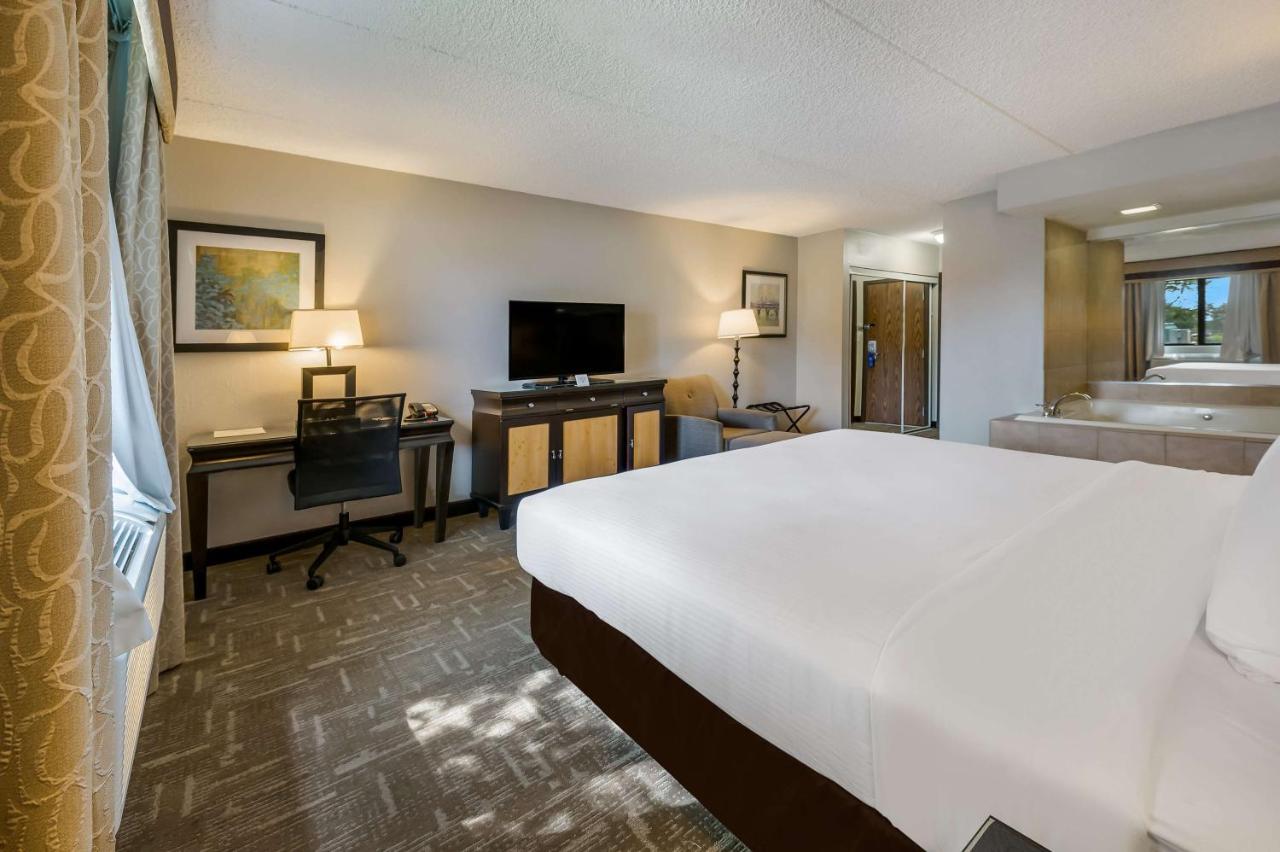 King Suite with Spa Bath - First Floor at Best Western Detroit Livonia