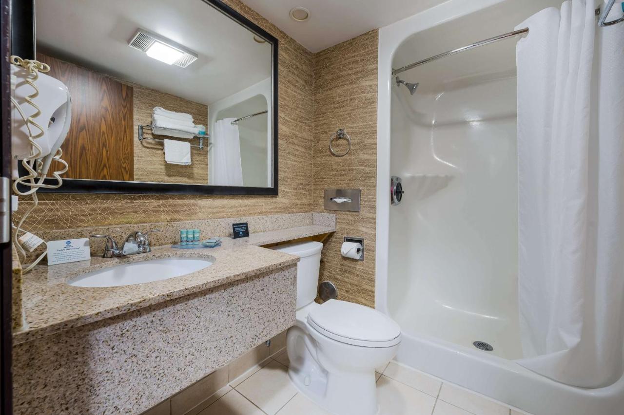 King Suite with Spa Bath - First Floor at Best Western Detroit Livonia