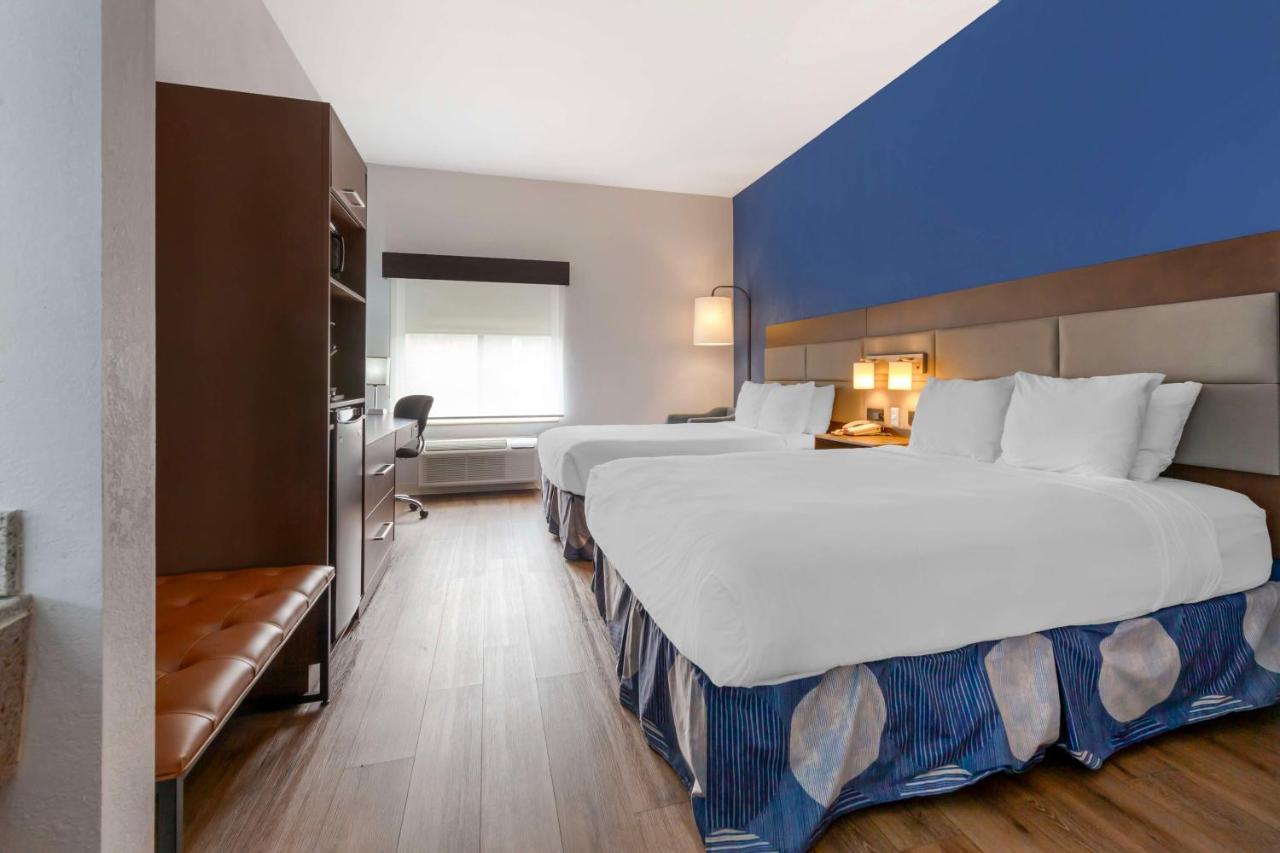 Queen Room with Two Queen Beds at Best Western Sycamore Inn