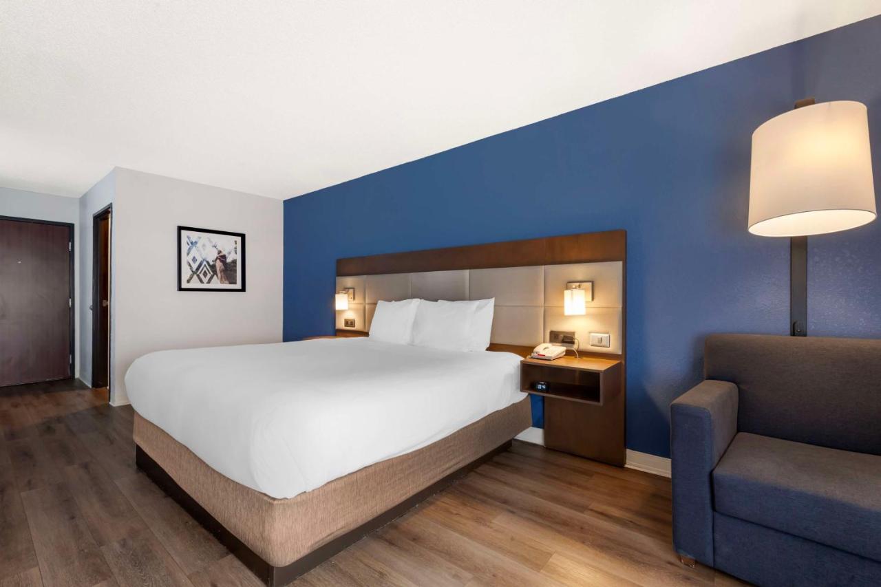 King Room at Best Western Sycamore Inn