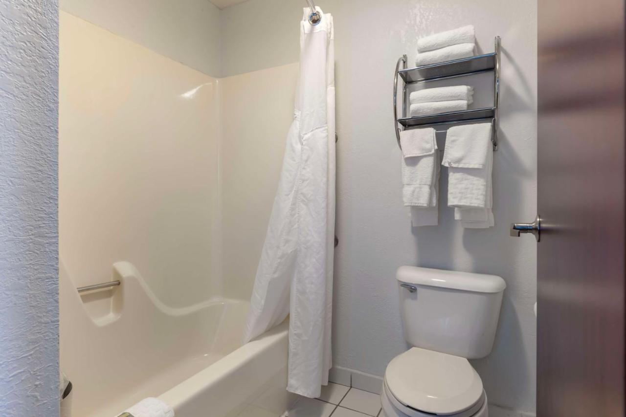 King Room at Best Western Sycamore Inn