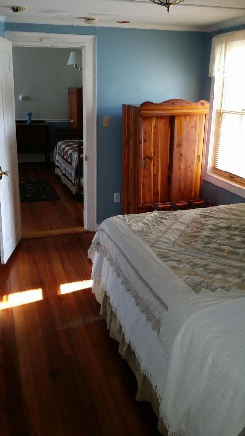| Burbank Rose Inn Bed & Breakfast