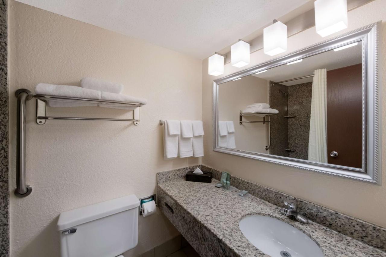 King Room - Non-Smoking at Best Western Hampton Coliseum Inn