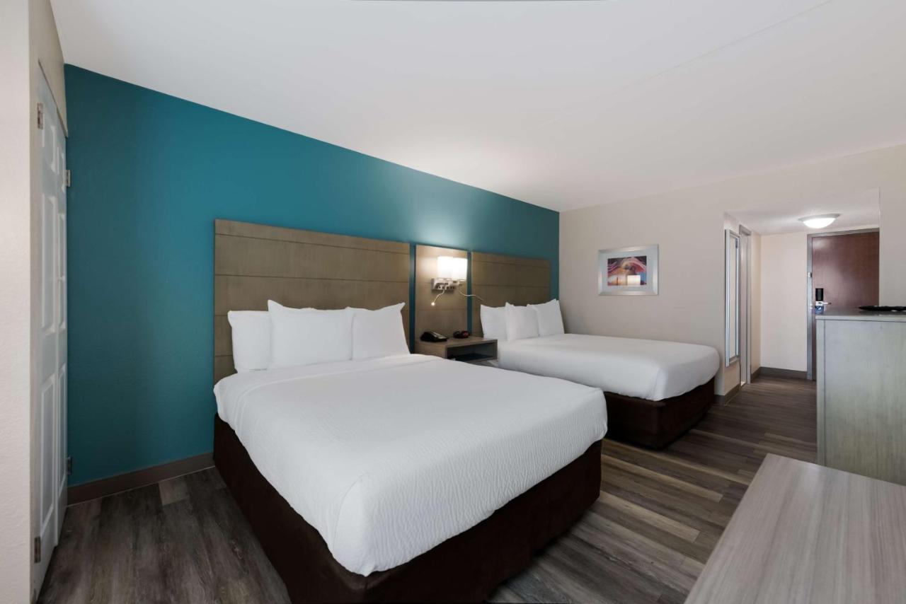 Queen Room with Two Queen Beds - Non-Smoking at Best Western Hampton Coliseum Inn