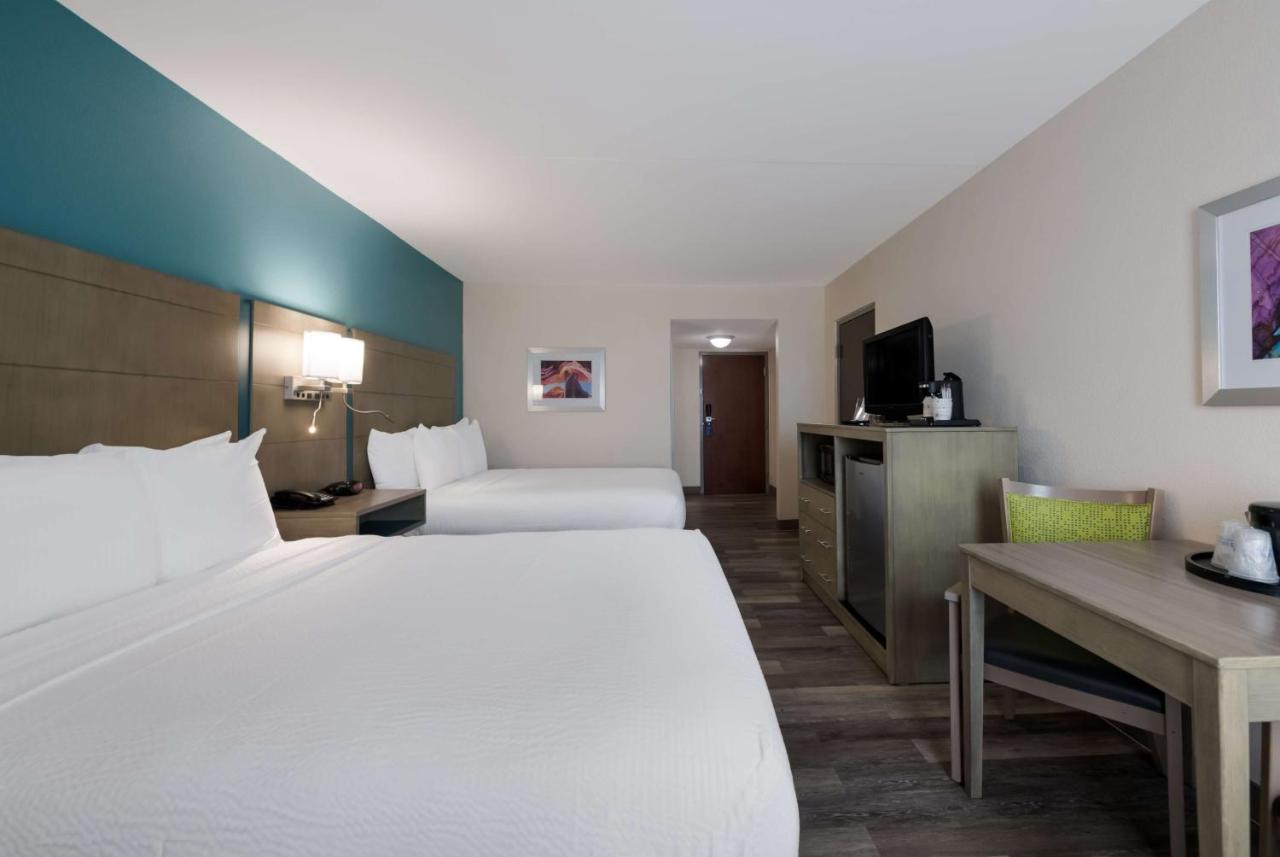 Queen Room with Two Queen Beds - Non-Smoking at Best Western Hampton Coliseum Inn