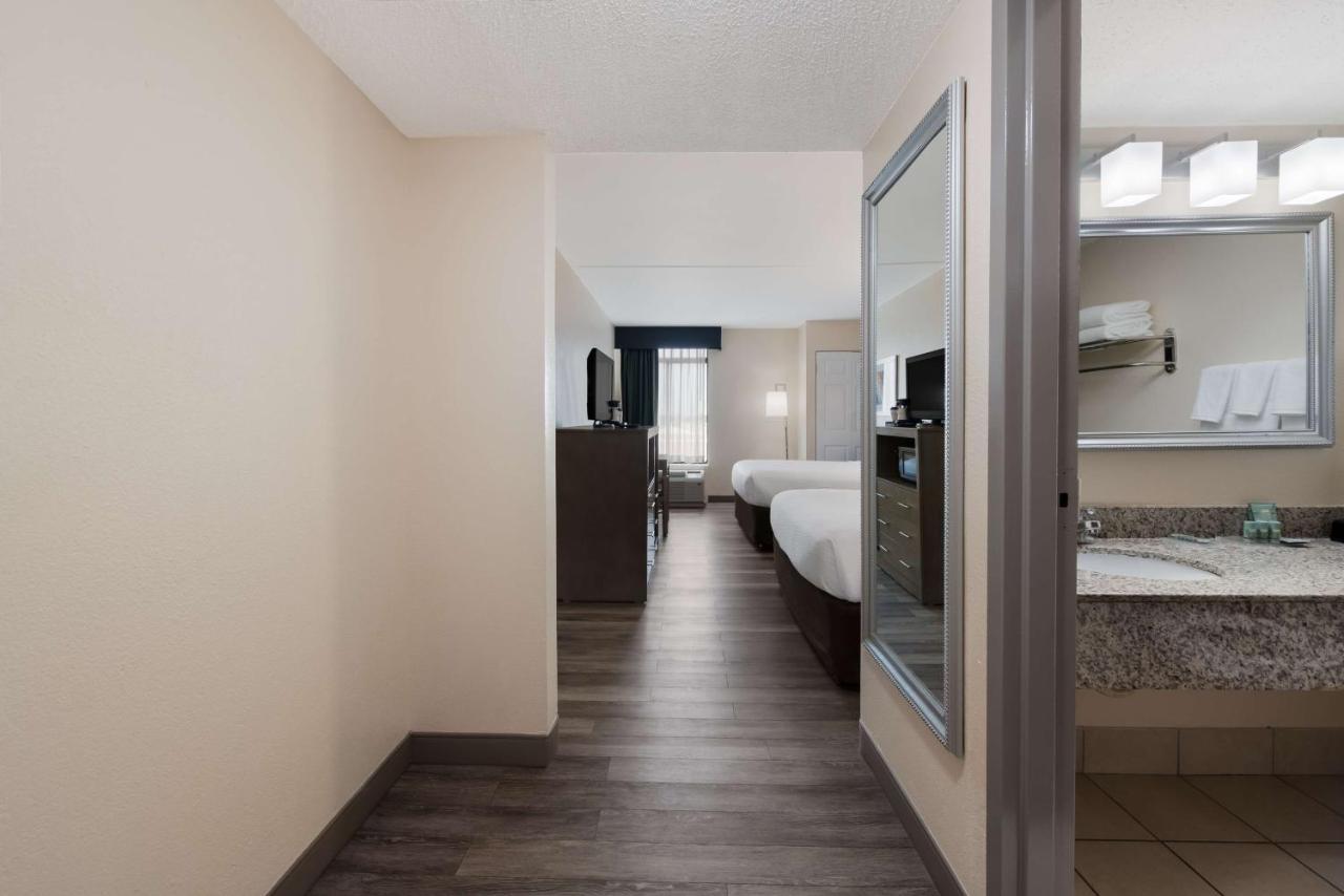 Queen Room with Two Queen Beds - Non-Smoking at Best Western Hampton Coliseum Inn