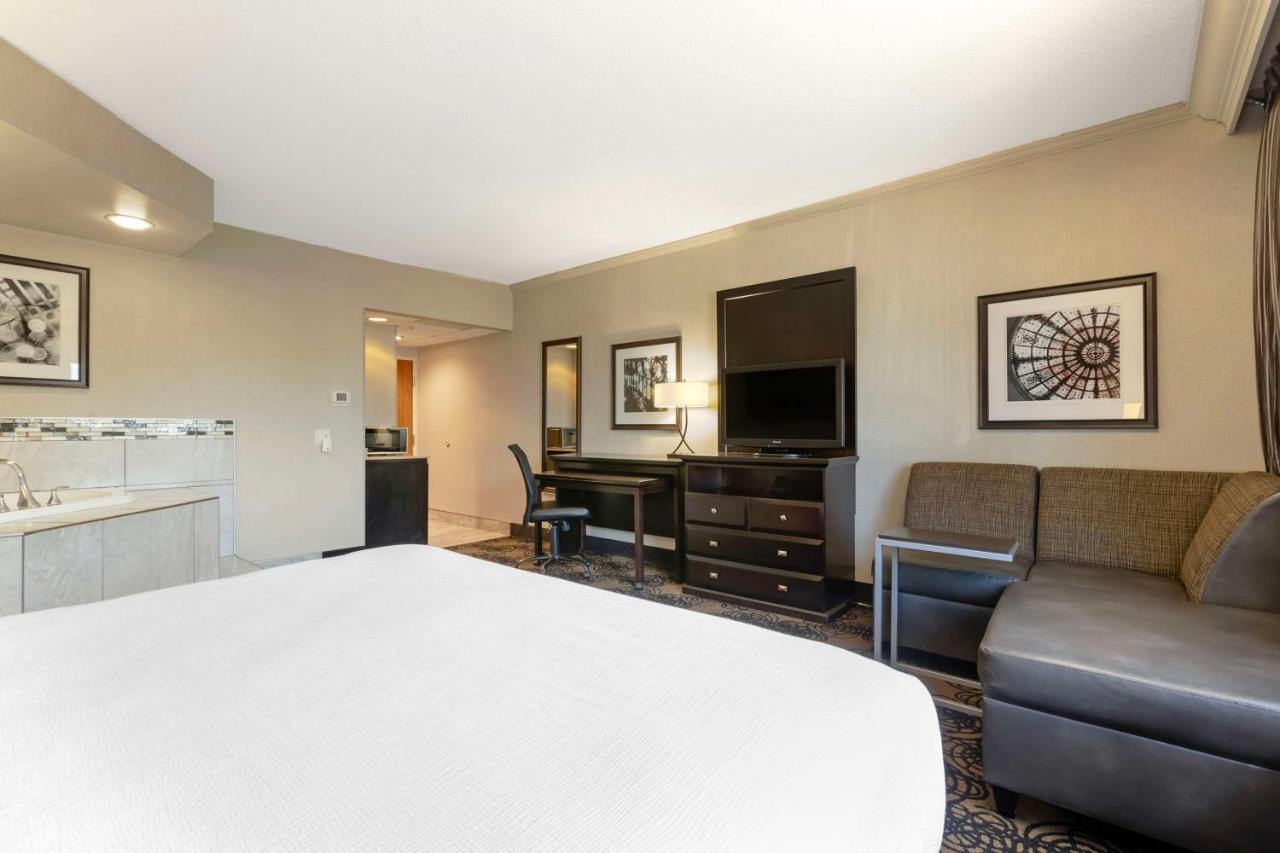 King Room with Spa Bath - Non-Smoking at Best Western Plus Midwest Inn