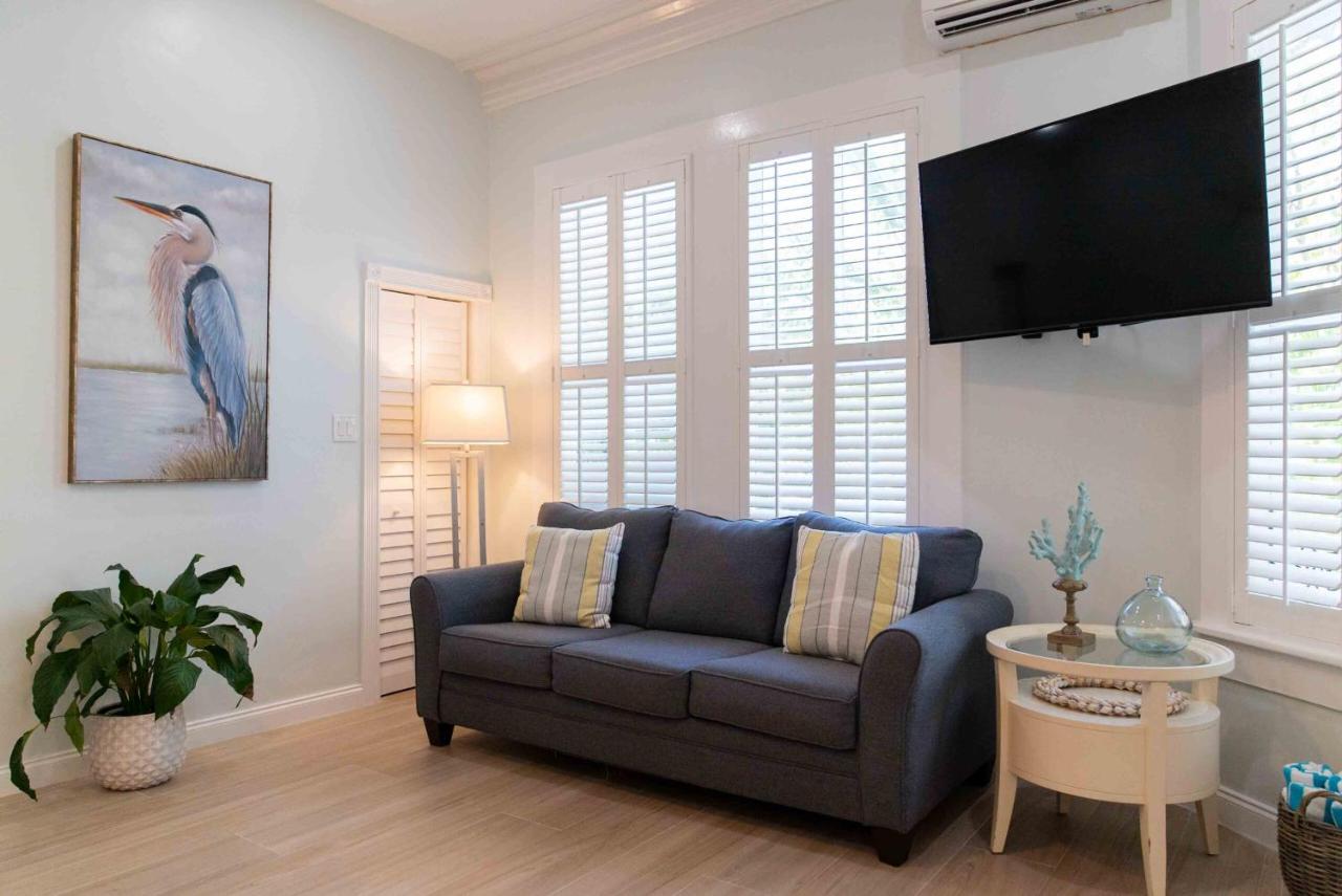 Deluxe Queen Room with Two Queen Beds at Southernmost House - Adult Exclusive