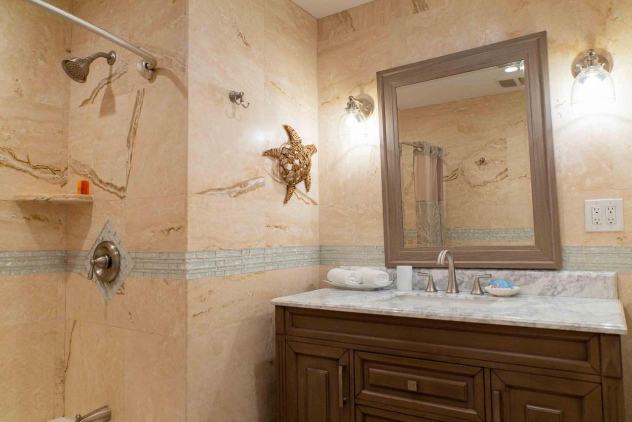 Deluxe Queen Room with Two Queen Beds at Southernmost House - Adult Exclusive