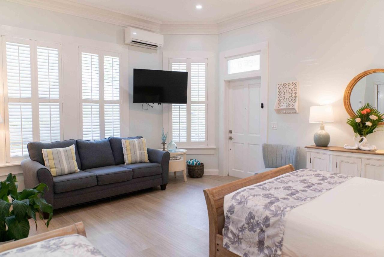 Deluxe Queen Room with Two Queen Beds at Southernmost House - Adult Exclusive