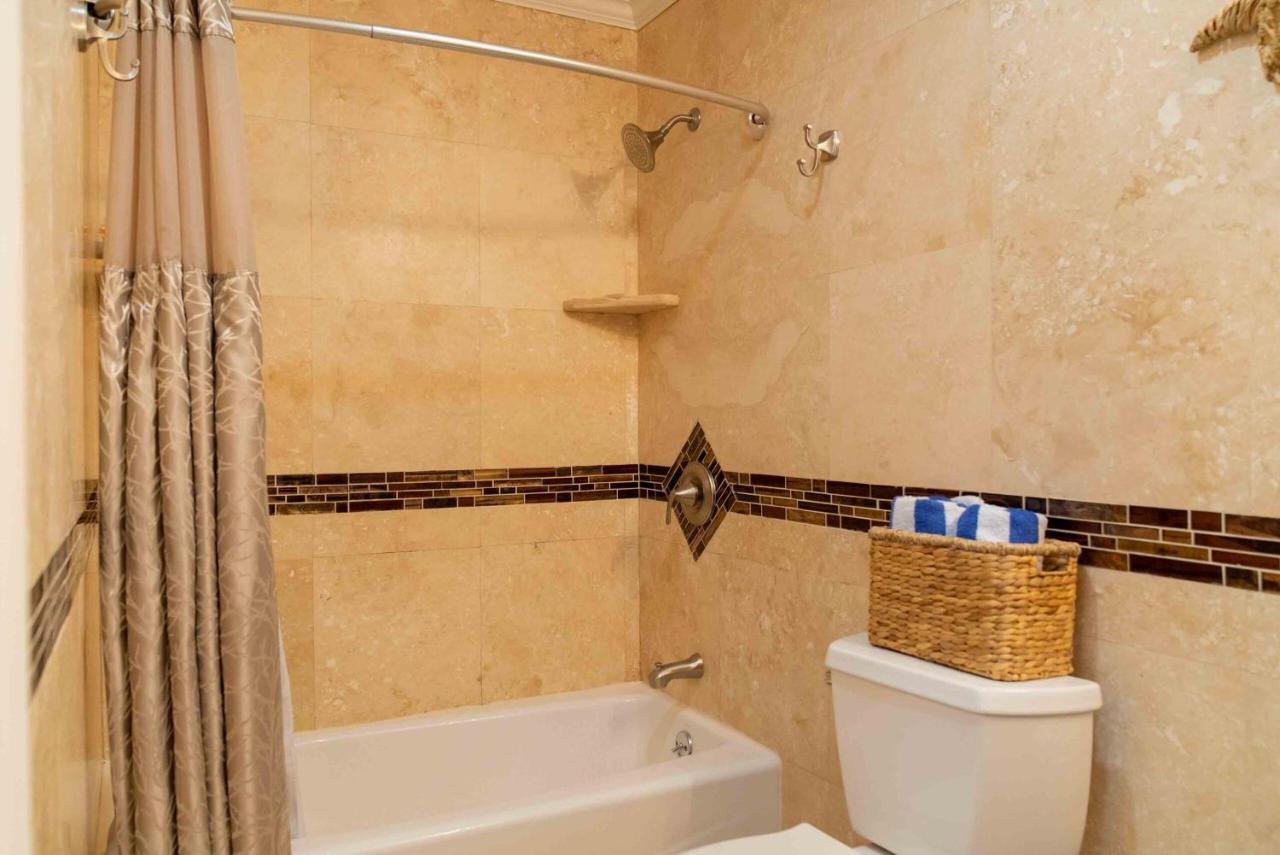 Queen Room at Southernmost House - Adult Exclusive