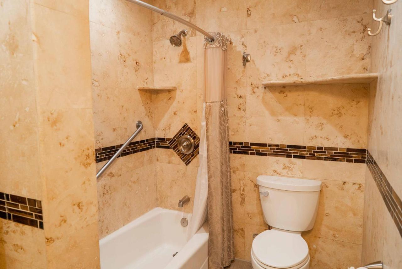 Deluxe King Room at Southernmost House - Adult Exclusive