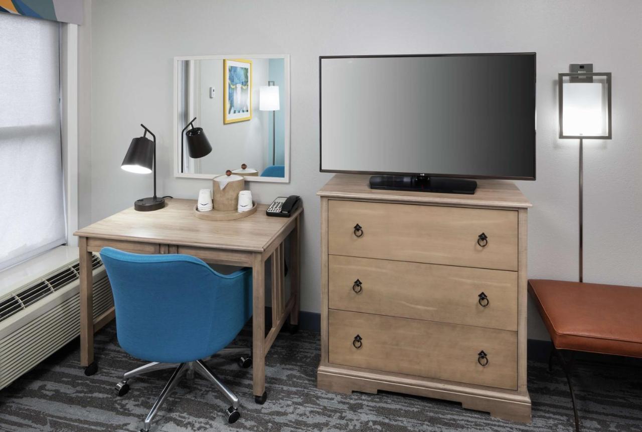 King Room - Non-Smoking at Hampton Inn Austin-Round Rock