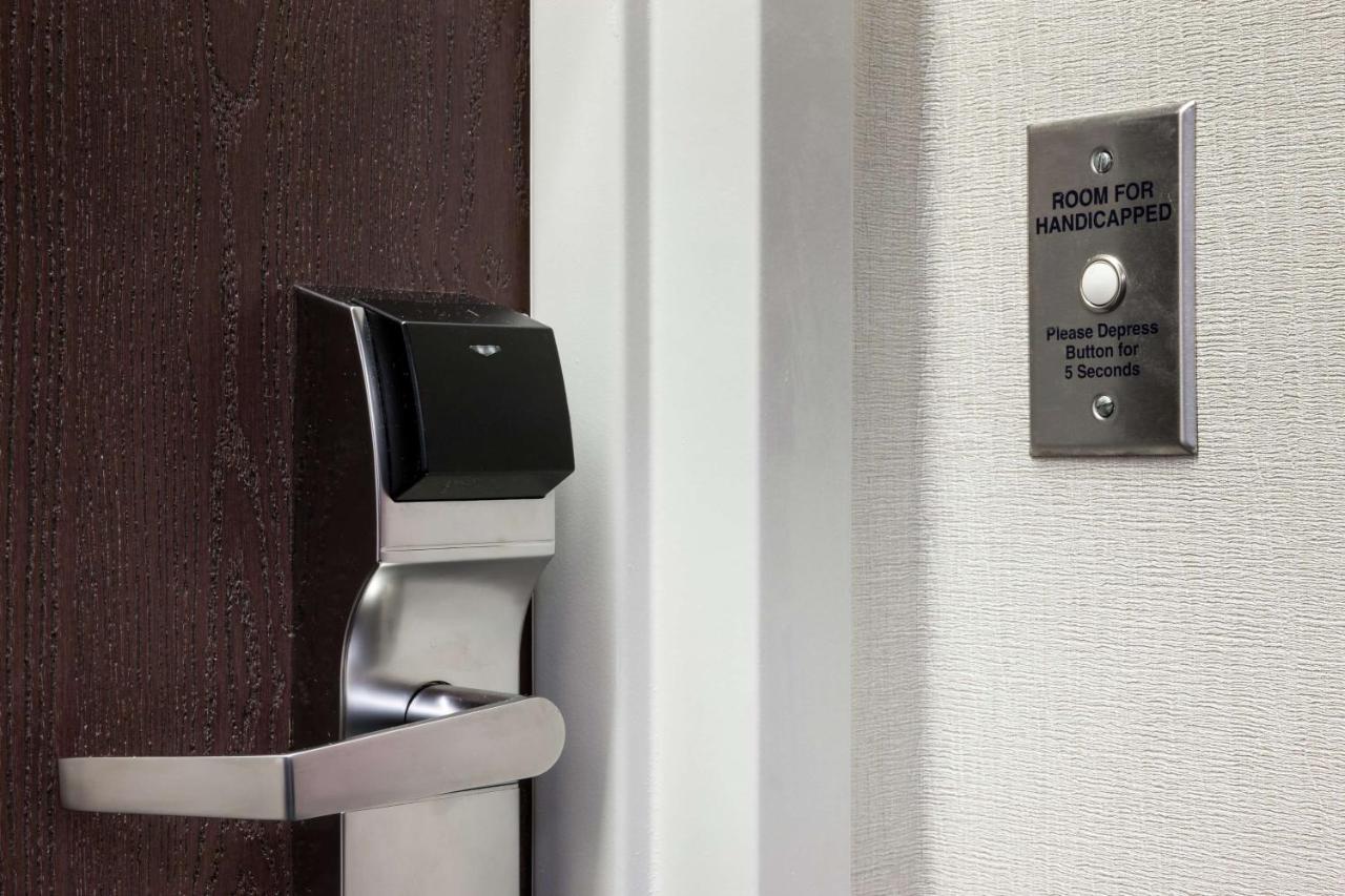 King Room - Disability Access/Non-Smoking at Hampton Inn Austin-Round Rock