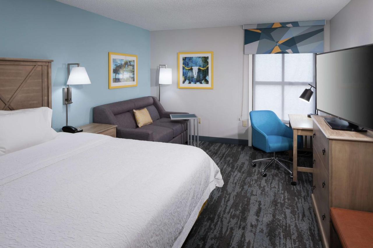 Deluxe King Room - Non-Smoking at Hampton Inn Austin-Round Rock