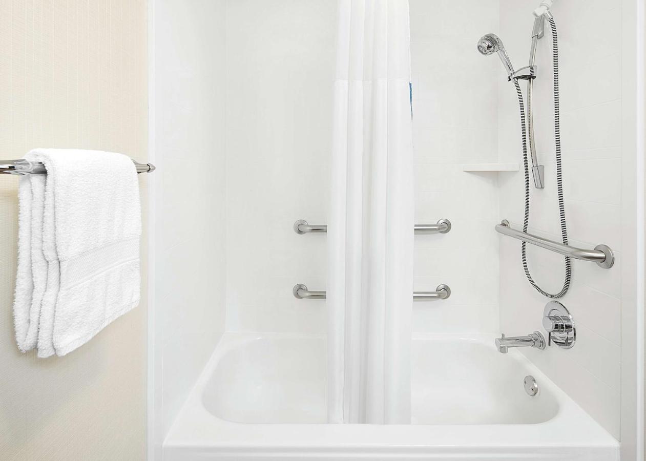 King Room with Bath Tub - Disability Access/Non-Smoking at Hampton Inn Dallas-Irving-Las Colinas