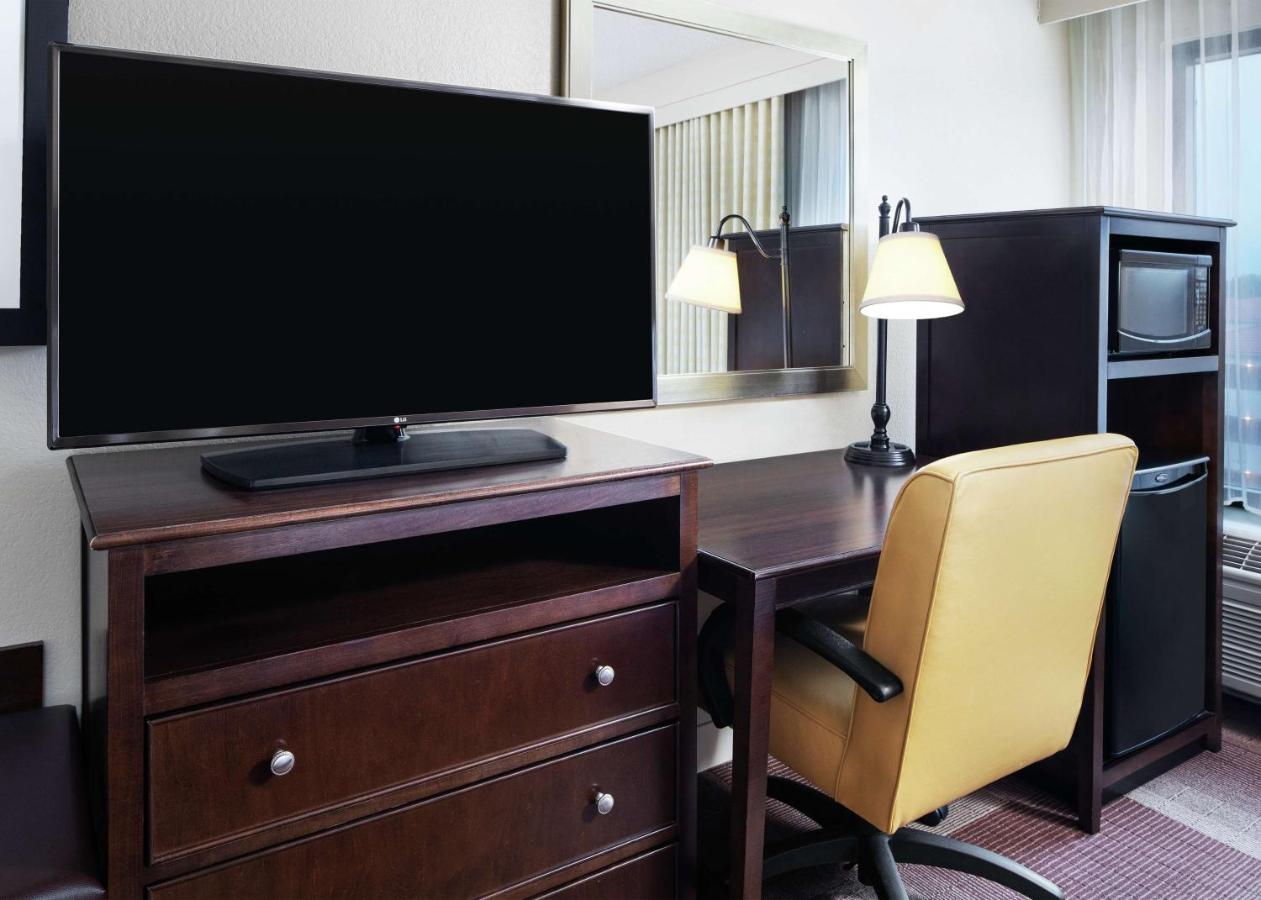 Queen Room with Two Queen Beds - Non-Smoking at Hampton Inn Dallas-Irving-Las Colinas