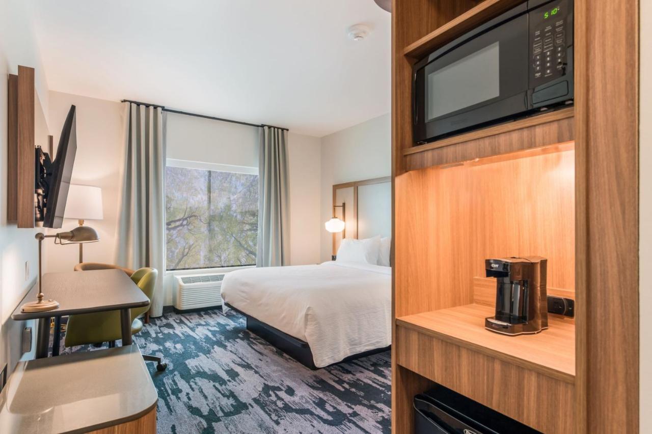 | Fairfield by Marriott Inn & Suites Knoxville Clinton