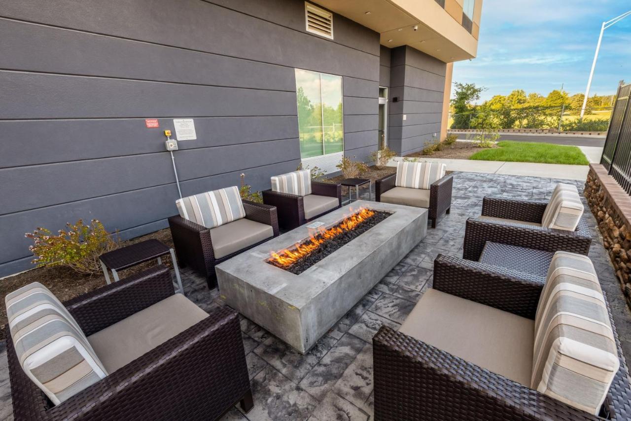 | Fairfield by Marriott Inn & Suites Knoxville Clinton