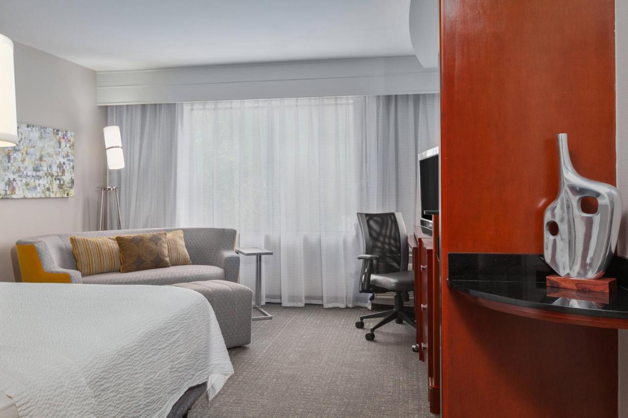 King Room with Sofa Bed - Hearing Accessible at Courtyard by Marriott Corpus Christi