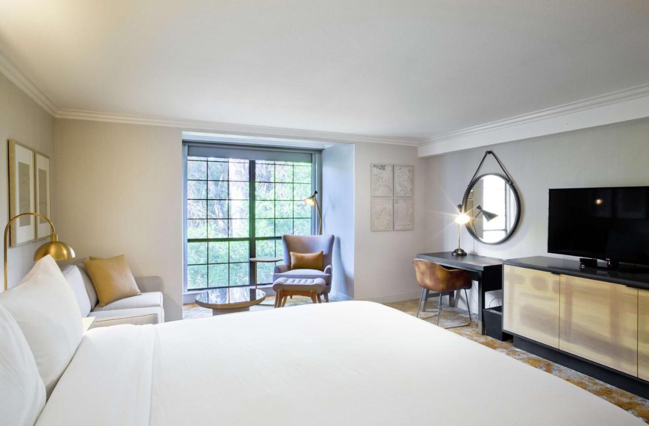 King Room at The Inn at Saratoga, Tapestry Collection by Hilton