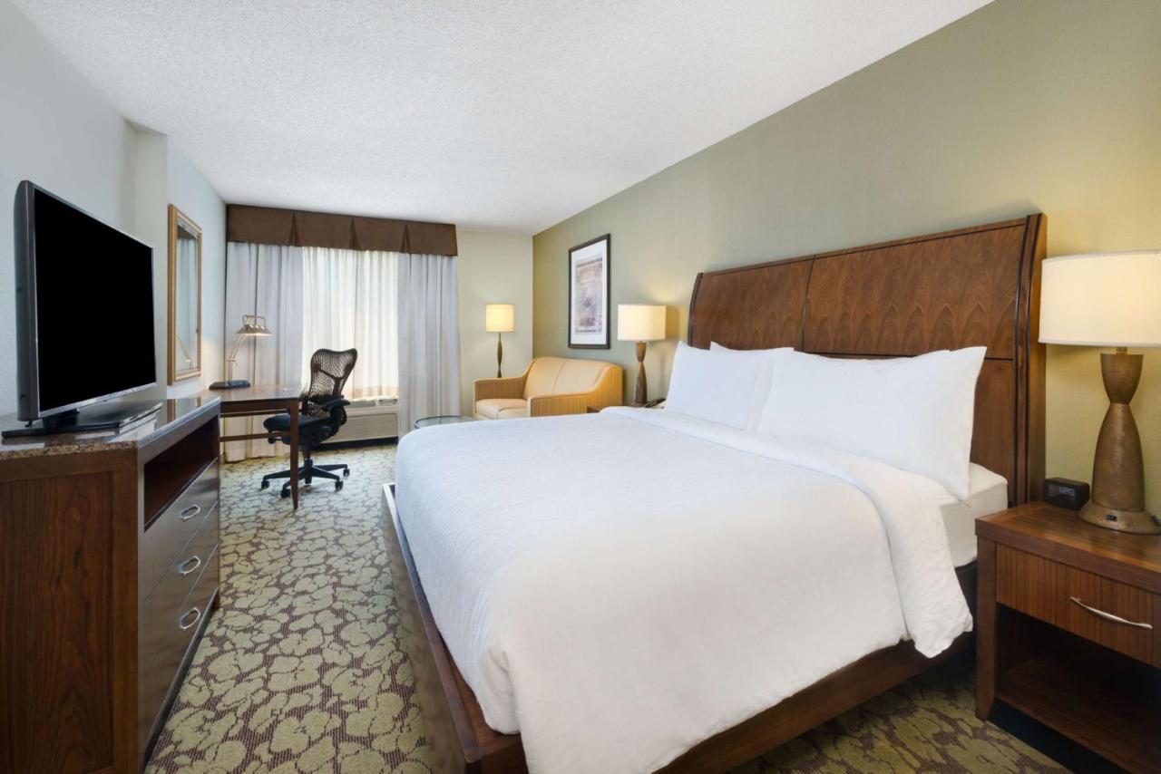King Room with Sofa Bed at Hilton Garden Inn Atlanta North/Alpharetta