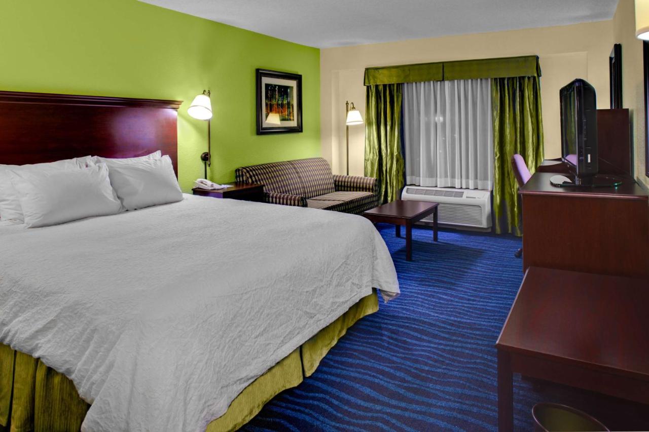 King Room - Mobility Access/Non-Smoking at Hampton Inn - Atlanta Perimeter Center