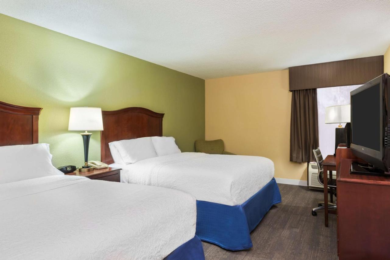 Queen with Two Queen Beds - Non-Smoking at Hampton Inn Raleigh/Cary
